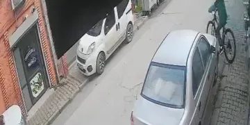 Balkondaki kombiden çıkan yangın mahalle sakinlerini korkuttu