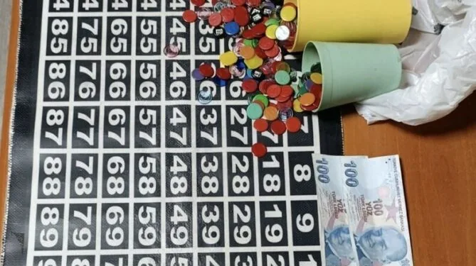 Balkondaki kombiden çıkan yangın mahalle sakinlerini korkuttu