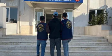 Balkondaki kombiden çıkan yangın mahalle sakinlerini korkuttu
