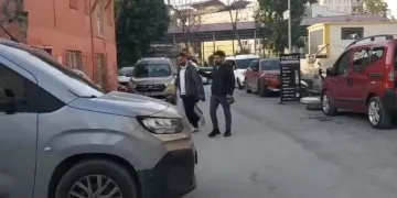 Balkondaki kombiden çıkan yangın mahalle sakinlerini korkuttu