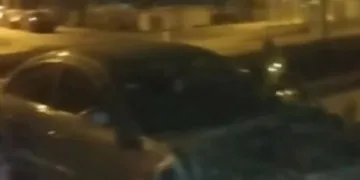 Öldürülen oğlunun doğum gününü mezarı başında kutladı