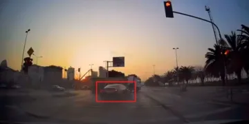 Öldürülen oğlunun doğum gününü mezarı başında kutladı