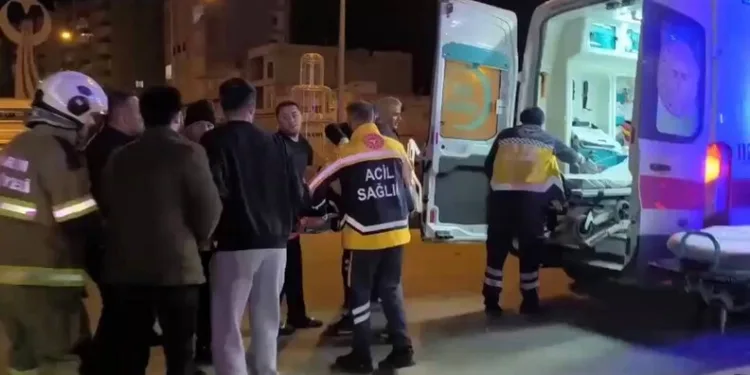 Tırın çarptığı traktör ikiye bölündü, sürücüsü yaralı kurtuldu