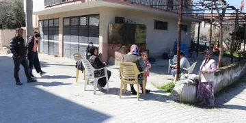 Tırın çarptığı traktör ikiye bölündü, sürücüsü yaralı kurtuldu