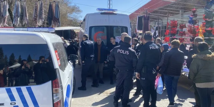 Tırın çarptığı traktör ikiye bölündü, sürücüsü yaralı kurtuldu