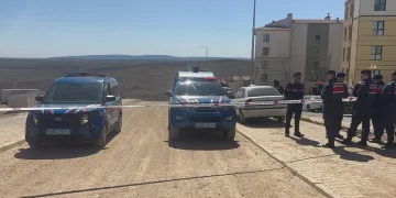 Tırın çarptığı traktör ikiye bölündü, sürücüsü yaralı kurtuldu