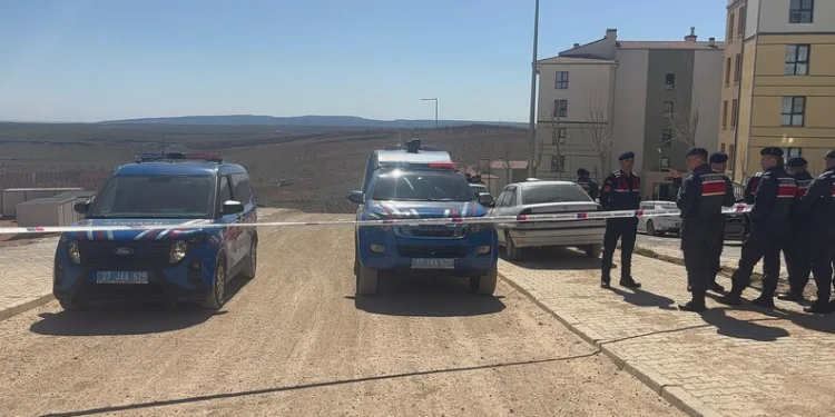 Tırın çarptığı traktör ikiye bölündü, sürücüsü yaralı kurtuldu