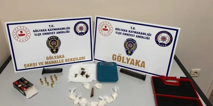 Tırın çarptığı traktör ikiye bölündü, sürücüsü yaralı kurtuldu