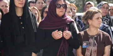 Tırın çarptığı traktör ikiye bölündü, sürücüsü yaralı kurtuldu