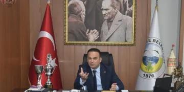 Siirt’te hafif ticari araçla çarpışan motosikletli yaralandı
