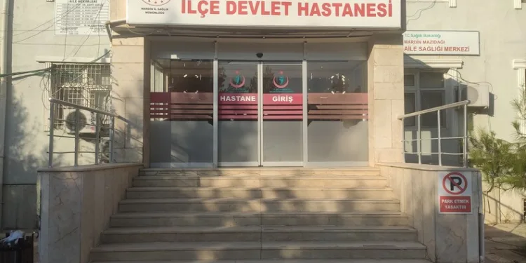Siirt’te hafif ticari araçla çarpışan motosikletli yaralandı