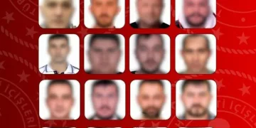 Siirt’te hafif ticari araçla çarpışan motosikletli yaralandı