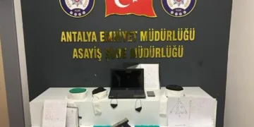 Siirt’te hafif ticari araçla çarpışan motosikletli yaralandı