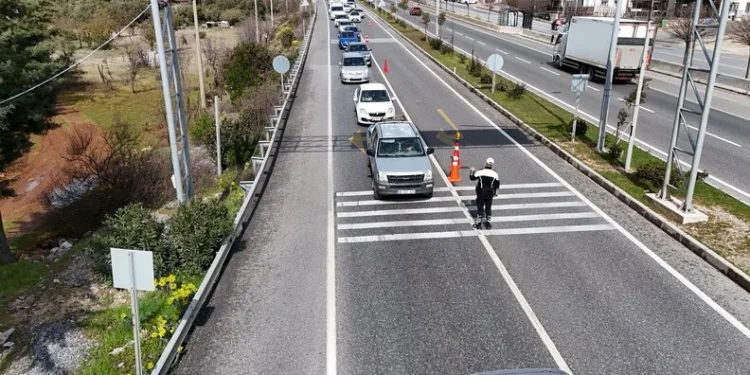Asansörde mahsur kalanların yardımına itfaiye ekipleri koştu