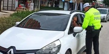 Bolu Dağı Tüneli’nde otomobille kamyonet çarpıştı: 2’si çocuk 4 yaralı