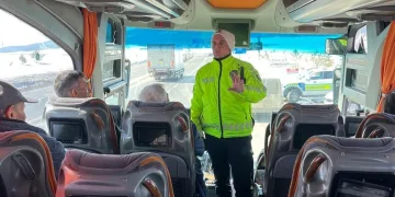 Bolu Dağı Tüneli’nde otomobille kamyonet çarpıştı: 2’si çocuk 4 yaralı