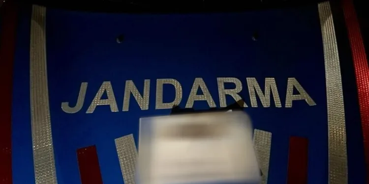 Bolu Dağı Tüneli’nde otomobille kamyonet çarpıştı: 2’si çocuk 4 yaralı