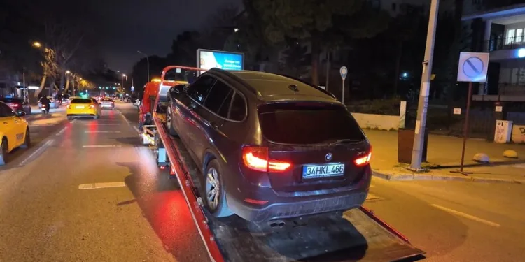 Bolu Dağı Tüneli’nde otomobille kamyonet çarpıştı: 2’si çocuk 4 yaralı