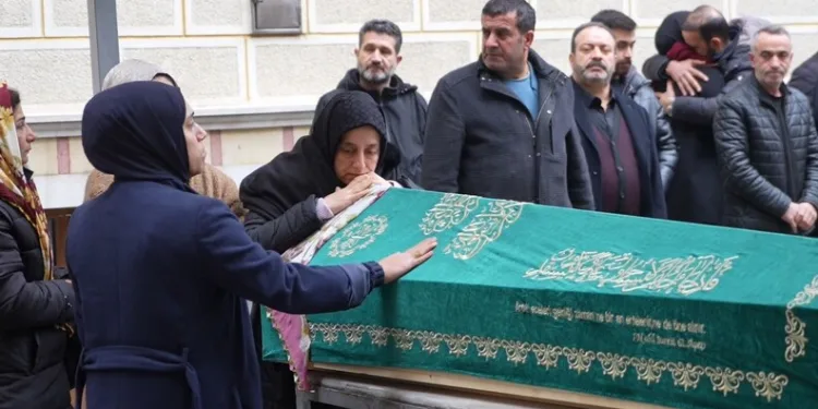 Bolu Dağı Tüneli’nde otomobille kamyonet çarpıştı: 2’si çocuk 4 yaralı