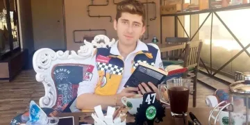 Otomobil demir bariyere ok gibi saplandı: Karı koca ölümden döndü