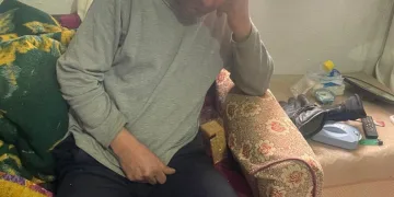 Otomobil demir bariyere ok gibi saplandı: Karı koca ölümden döndü