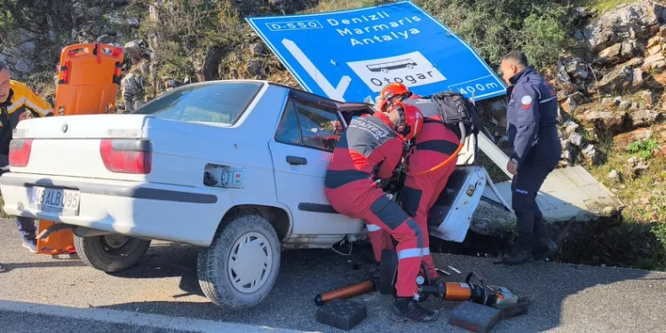 İstanbul’da kaçak içki operasyonu: Baza altından koli koli kaçak içki çıktı