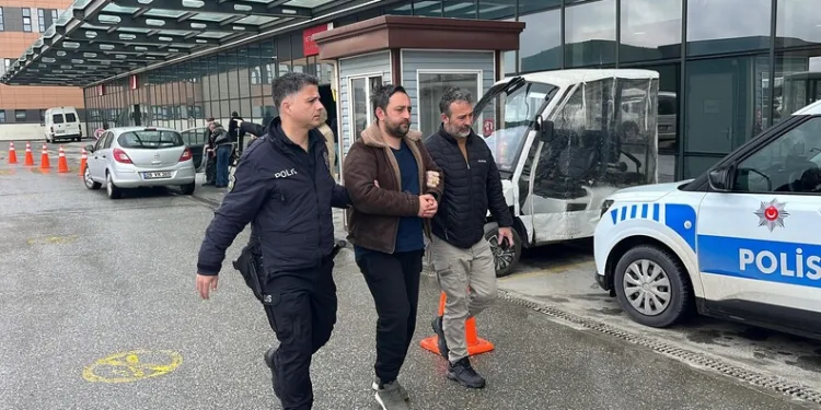 İstanbul’da kaçak içki operasyonu: Baza altından koli koli kaçak içki çıktı