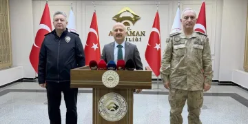 İstanbul’da kaçak içki operasyonu: Baza altından koli koli kaçak içki çıktı