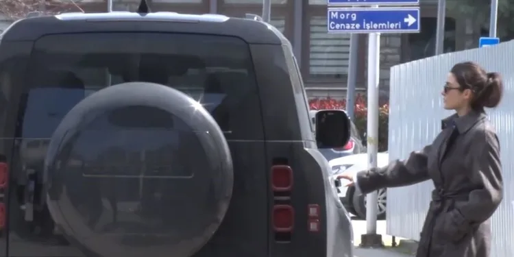 Yaralı sürücü ambulansa binmeyi reddetti, hastaneye taksiyle gitti