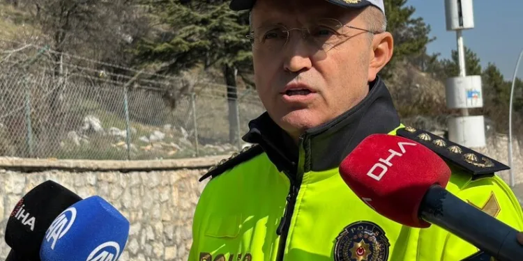 Yaralı sürücü ambulansa binmeyi reddetti, hastaneye taksiyle gitti