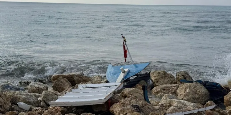 Yaralı sürücü ambulansa binmeyi reddetti, hastaneye taksiyle gitti