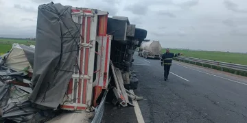 Yaralı sürücü ambulansa binmeyi reddetti, hastaneye taksiyle gitti