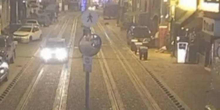 Yaralı sürücü ambulansa binmeyi reddetti, hastaneye taksiyle gitti