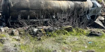 Yaralı sürücü ambulansa binmeyi reddetti, hastaneye taksiyle gitti
