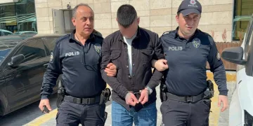 Yaralı sürücü ambulansa binmeyi reddetti, hastaneye taksiyle gitti