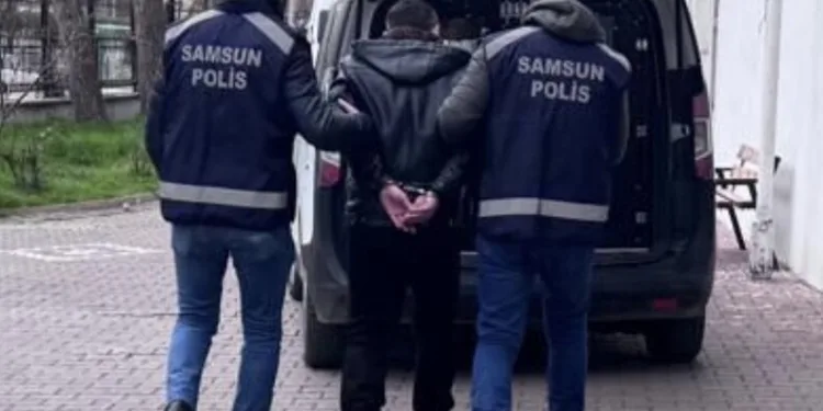 Yaralı sürücü ambulansa binmeyi reddetti, hastaneye taksiyle gitti