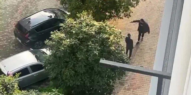 Yaralı sürücü ambulansa binmeyi reddetti, hastaneye taksiyle gitti