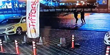 Yaralı sürücü ambulansa binmeyi reddetti, hastaneye taksiyle gitti