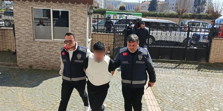 Yaralı sürücü ambulansa binmeyi reddetti, hastaneye taksiyle gitti