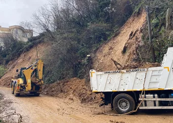 Bursa’da toprak kayması paniği