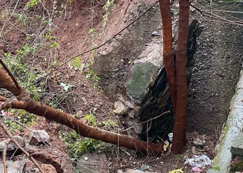 Bursa’da yağış sonrası istinat duvarı çöktü