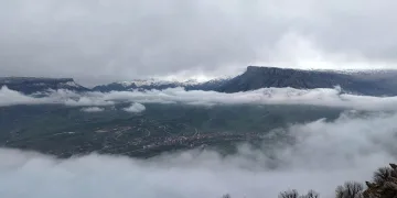 Derecik’te sisli manzara mest etti
