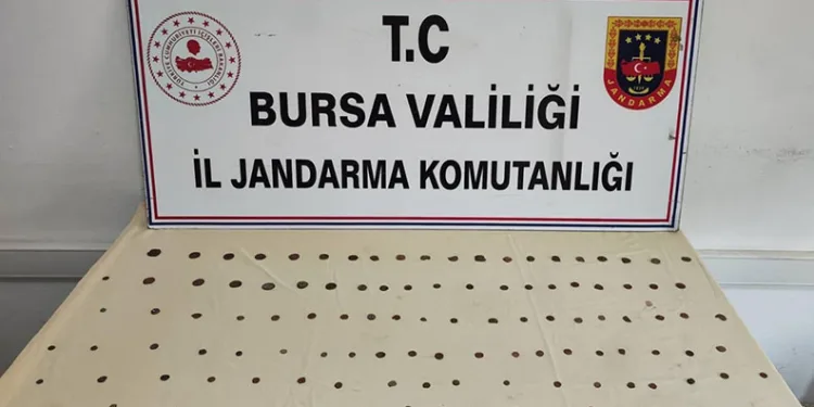 Bursa’da tarihi eser operasyonu: 137 adet sikke ele geçirildi