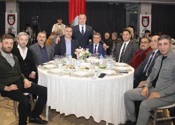 Esnafın dayanışmasını pekiştiren iftar sofrası