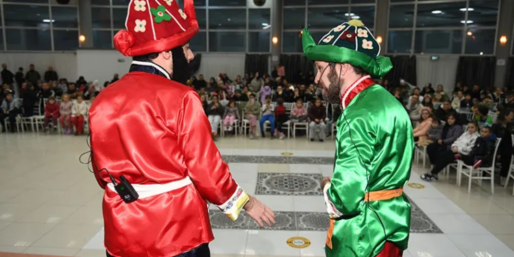 Ovaakça karagöz ve sihirbazlık gösterisiyle şenlendi