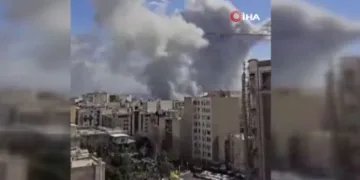 İsrail: “Tahran’a geniş bir saldırı dalgası başlatıldı”
