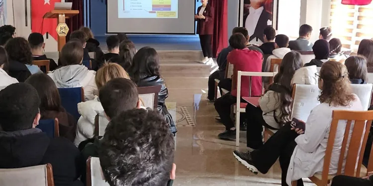 Karacabey Belediyesi’nden öğrencilere sağlıklı beslenme eğitimi