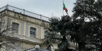 İran’ın İstanbul Başkonsolosluğu’nda bayraklar yarıya indirildi