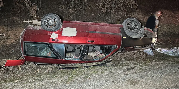 Uşak’ta iki otomobil çarpıştı: 2’si çocuk 5 yaralı