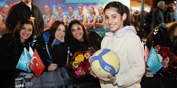 Nilüfer’in Sultanları 8 Mart’ta taraftarıyla buluştu